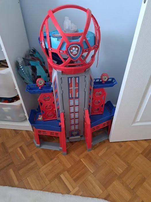 Duuuża wieża z Psiego patrolu