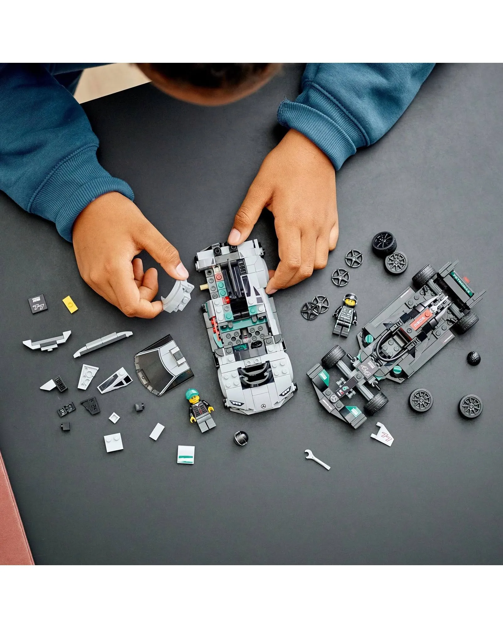 LEGO 76909 Speed Champions Mercedes-AMG F1 W12 E Performance i Mercedes-AMG ONE