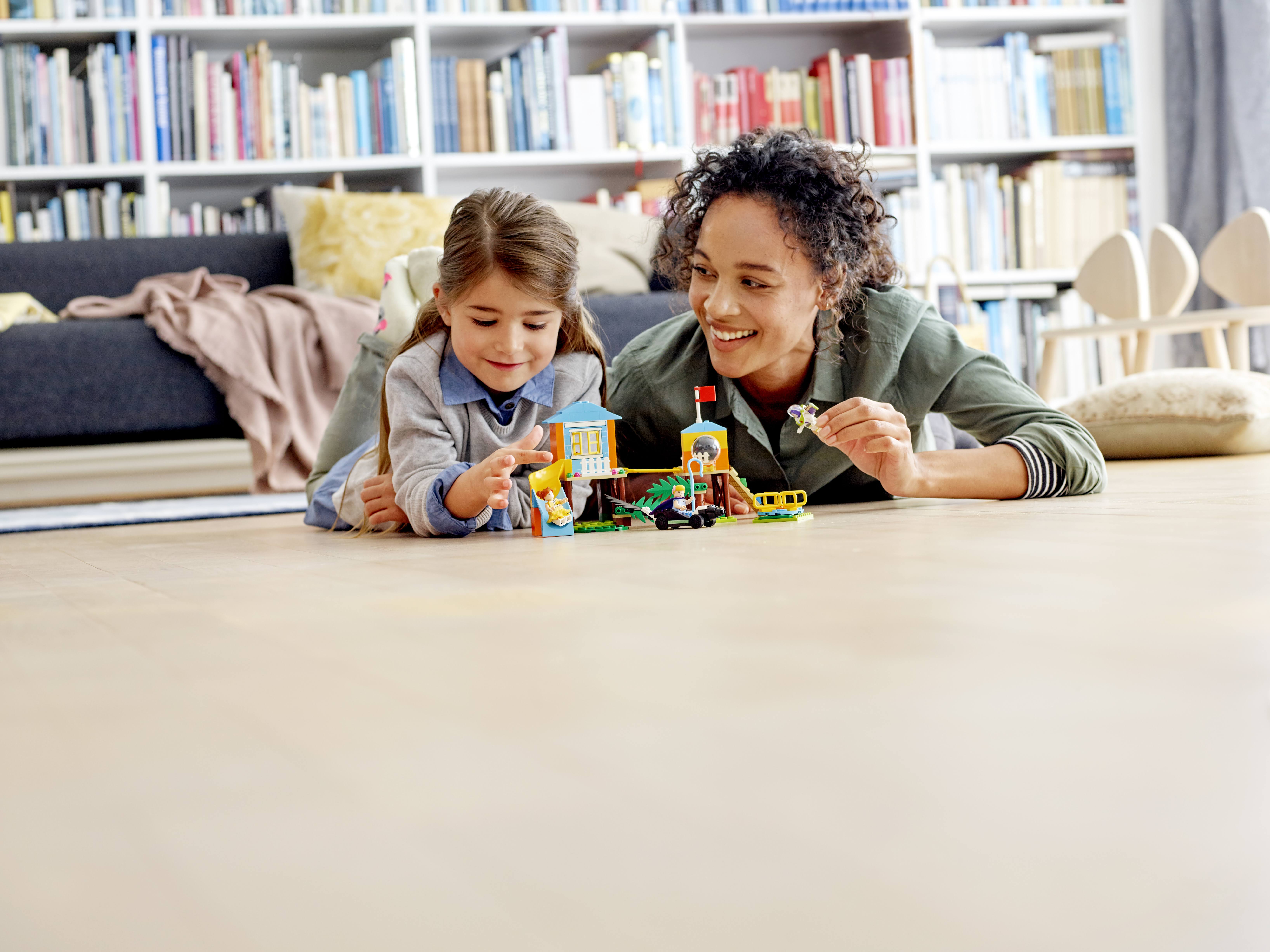 LEGO JUNIORS 10768 PRZYGODA BUZZA I BOU NA PLACU ZABAW