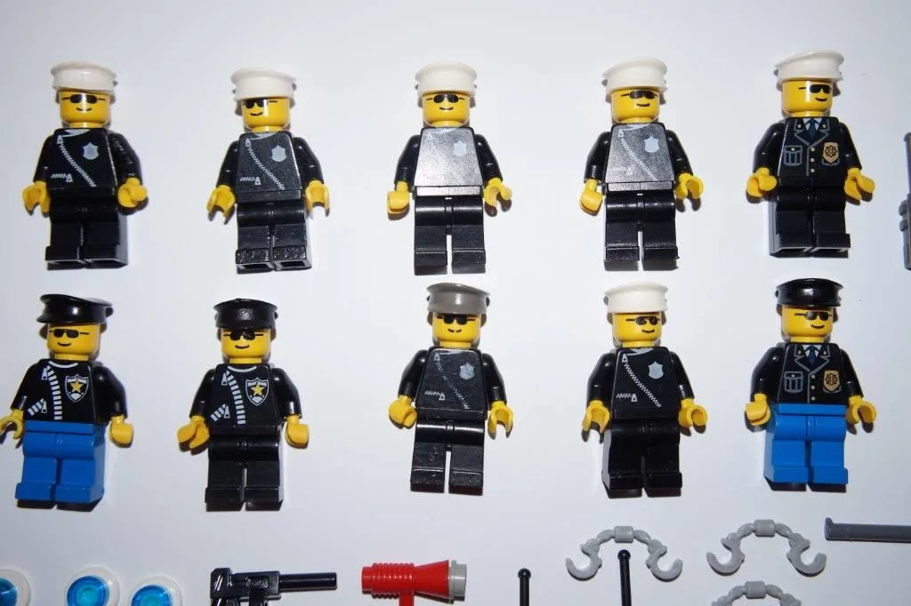 Lego City Policja zestaw 10 minifigurek z akcesoriami z lat 80/90