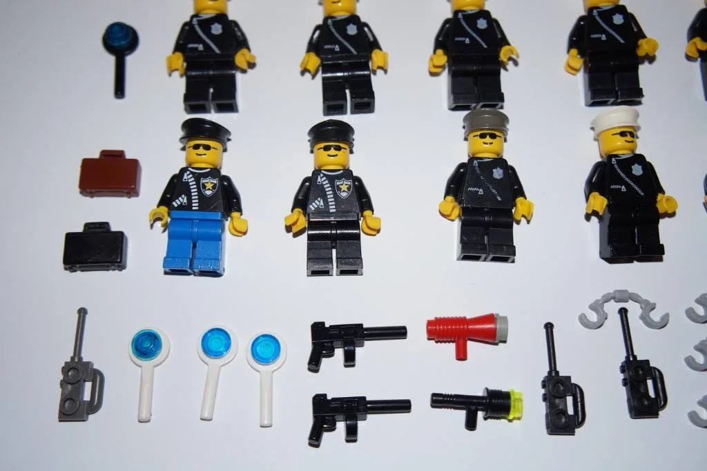 Lego City Policja zestaw 10 minifigurek z akcesoriami z lat 80/90