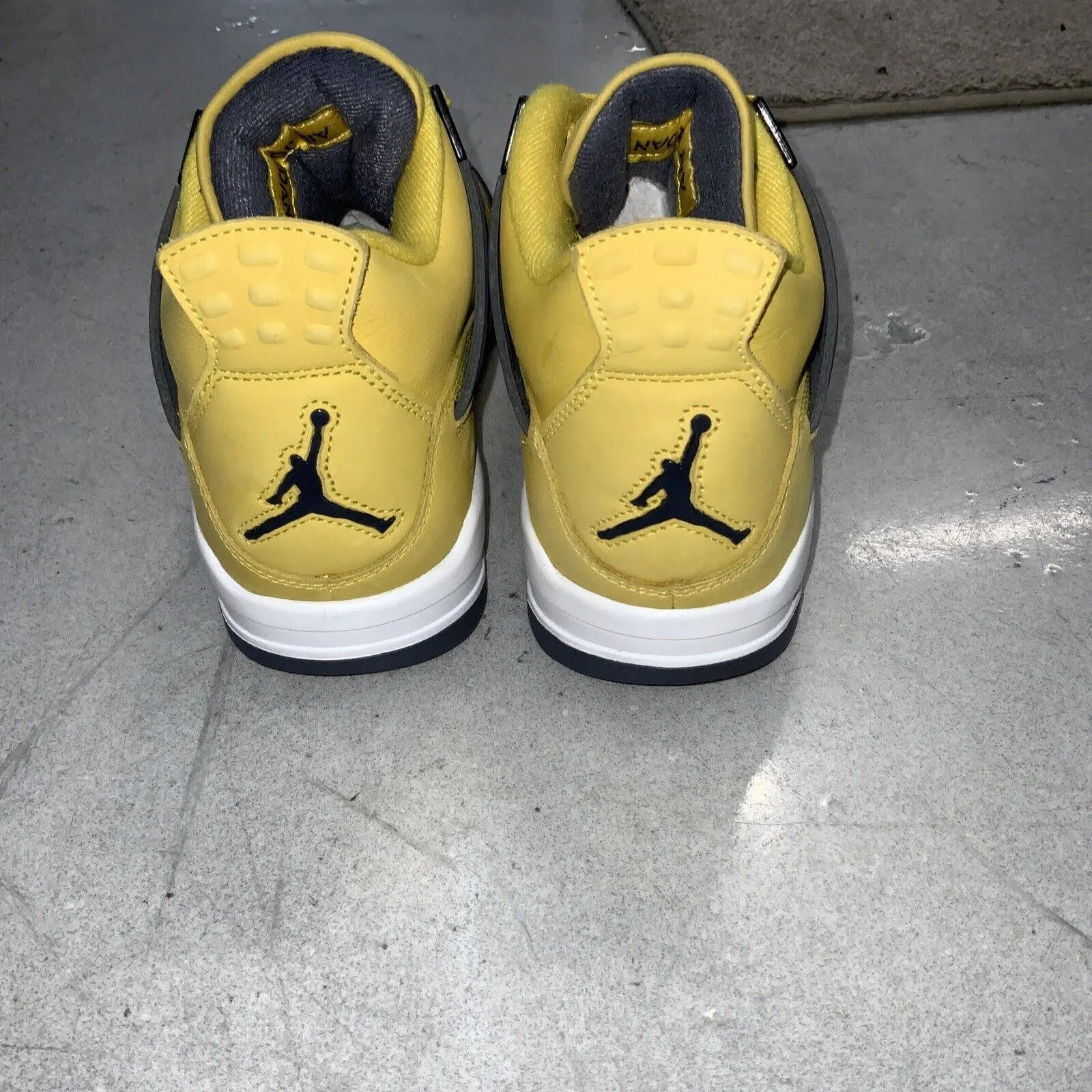 Rozmiar 9 - Jordan 4 Retro Mid Lightning