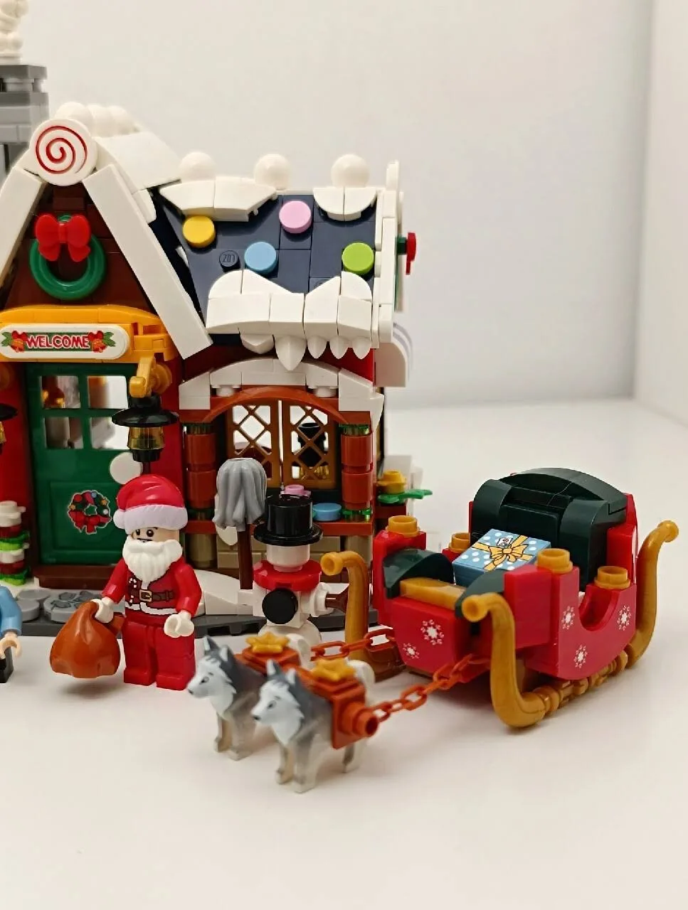 Domek Świętego Mikołaja Boże Narodzenie klocki prezenty